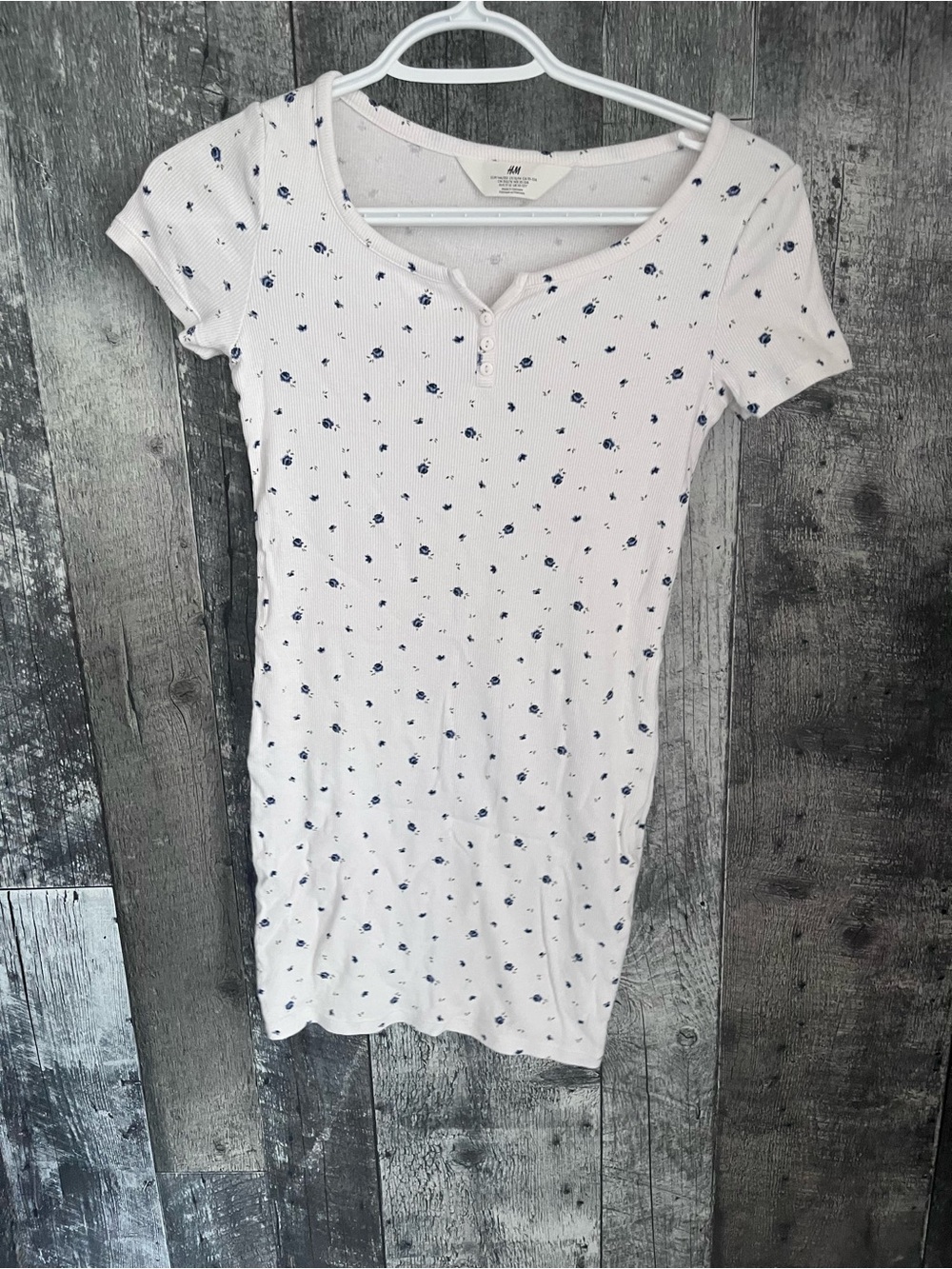 H&M White Short-Sleeve Ribbed Henley dress with Blue Floral Print